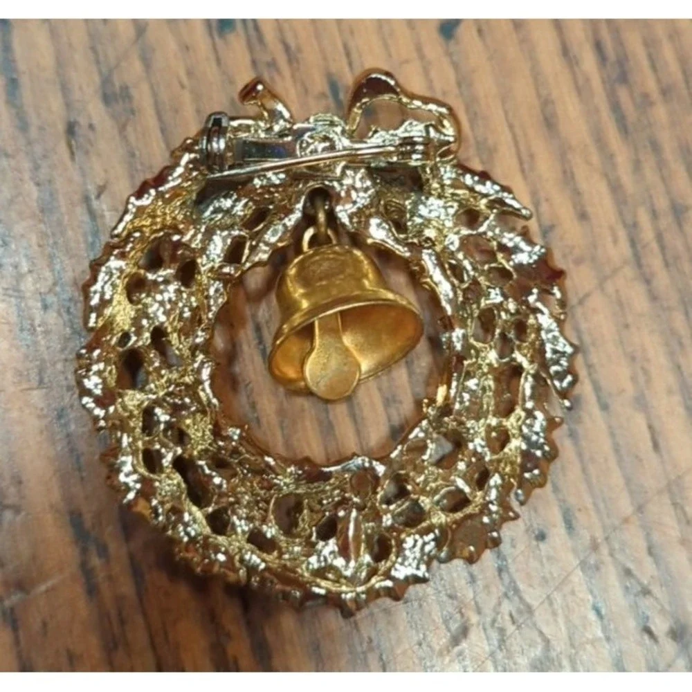 Vintage Christmas  Holiday Retro Brooch Pin Very Pretty